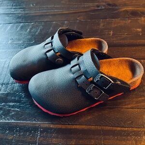 Birkenstock Unisex Kids Black & Red Clogs Size 30/12-12.5
